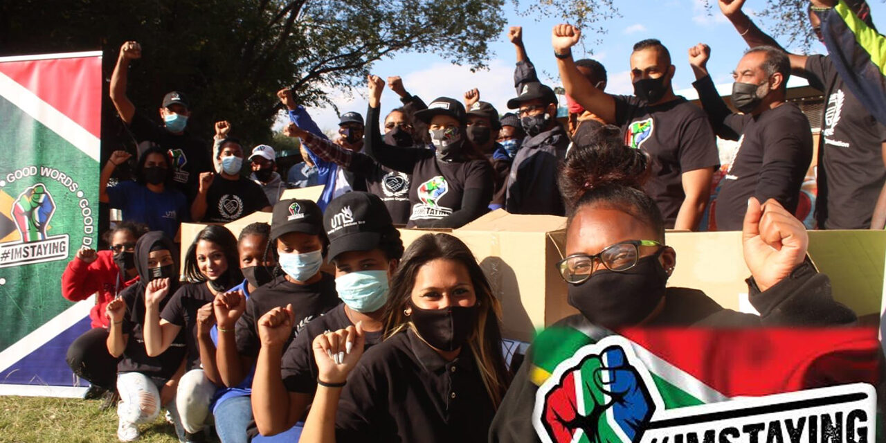 Feeding for 400 at Greyville pools