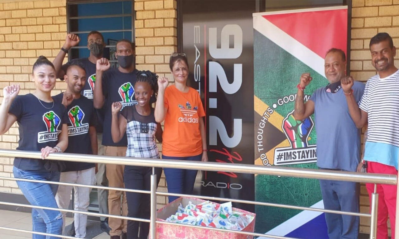 Sweet & toy gift packs to Eastwave Radio (4/11/2021)